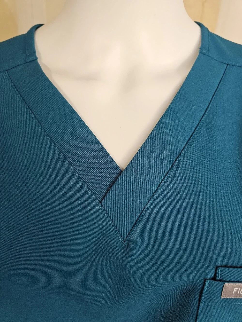 Figs Mens Leon V-Neck Short Sleeve Carribean Blue Scrub Top Size L